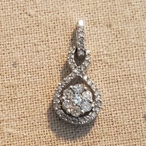 10K White Gold Flower Diamond Pendant